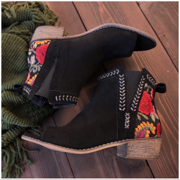 ✨LAST TWO✨Black Embroidered Open Toe Bootie - Picture 2 of 3